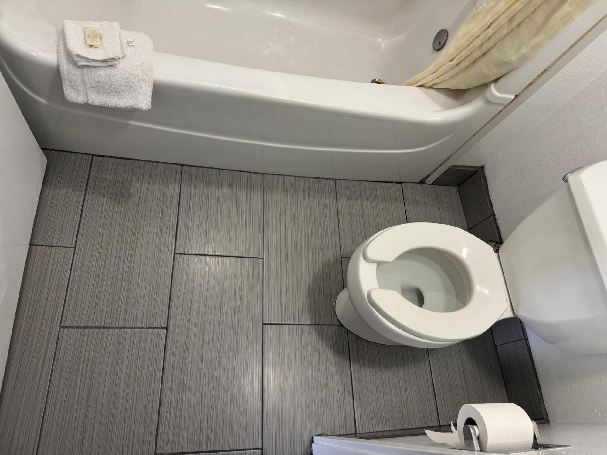 旅游酒店 沙伦维尔 外观 照片