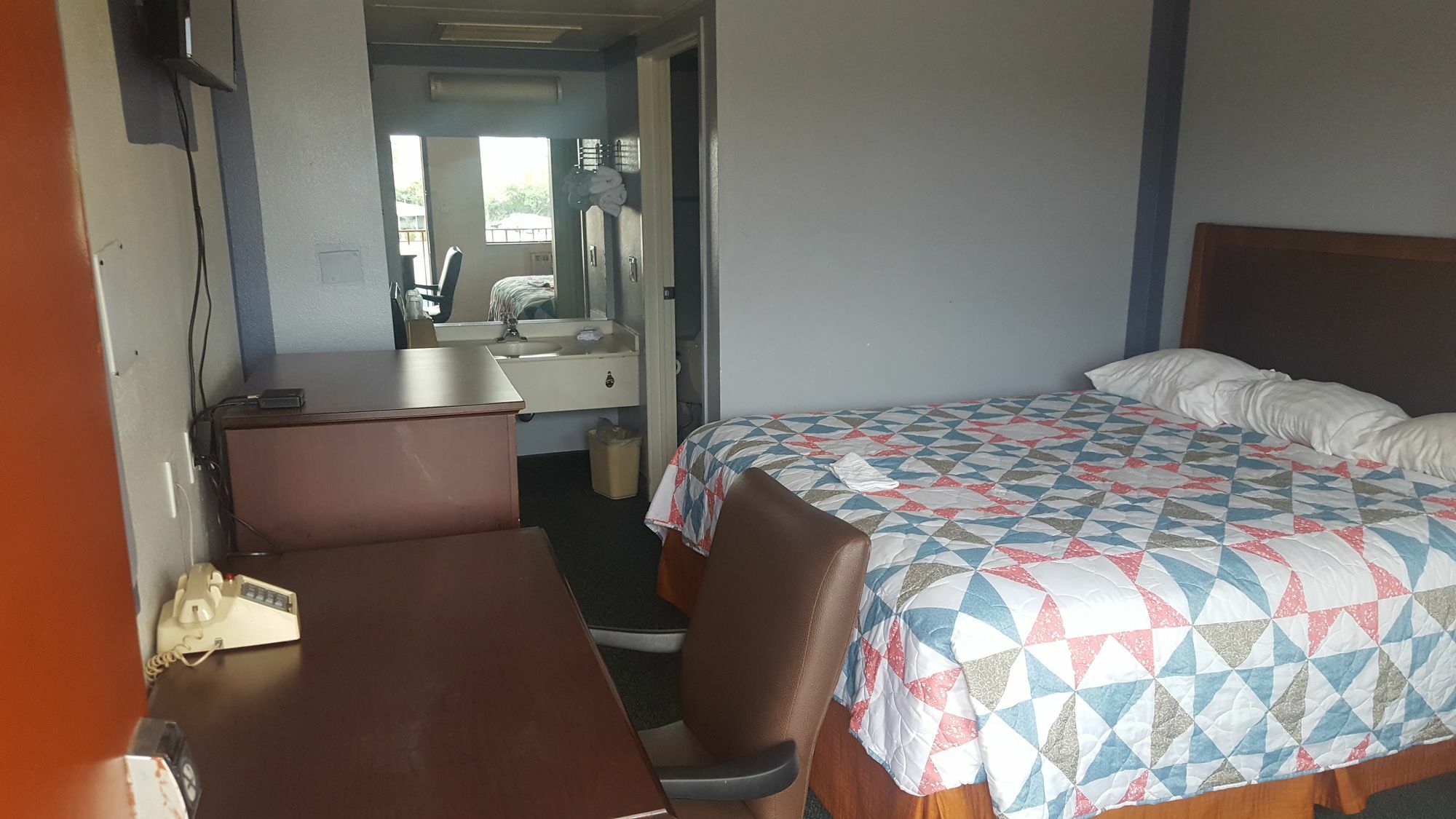 旅游酒店 沙伦维尔 外观 照片